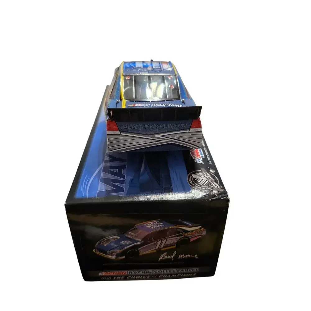 Bud Moore #11 NASCAR Hall of Fame 2011 Flashcoat 1:24 Diecast 1/437 Action